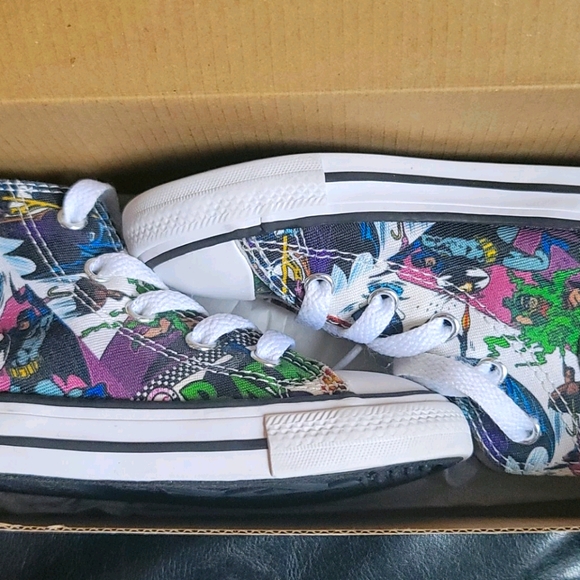 Converse - Picture 1 of 2